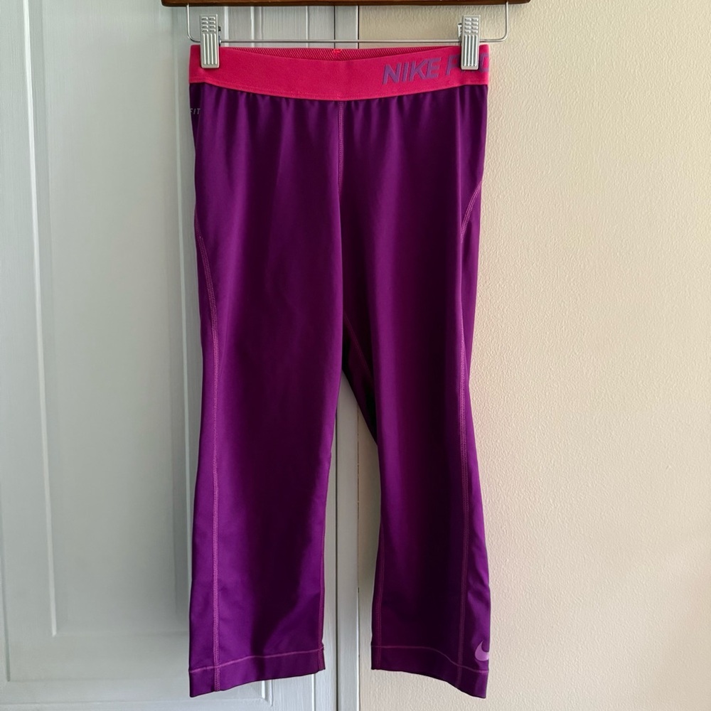 Nike Pro Womens Size Small 3/4‎ Length Capri Workout Pants Purple Active wear